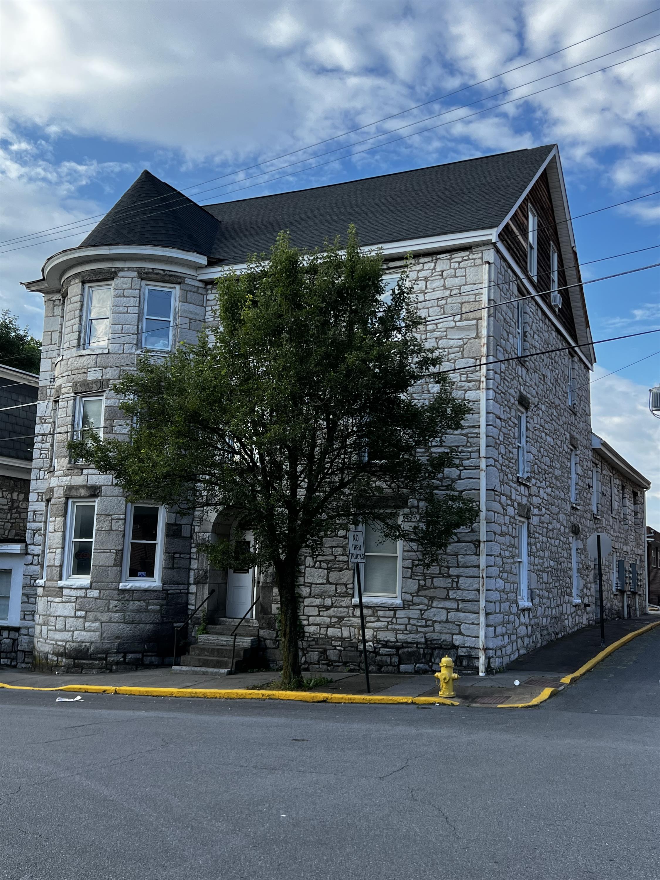 200 East King Street - 9