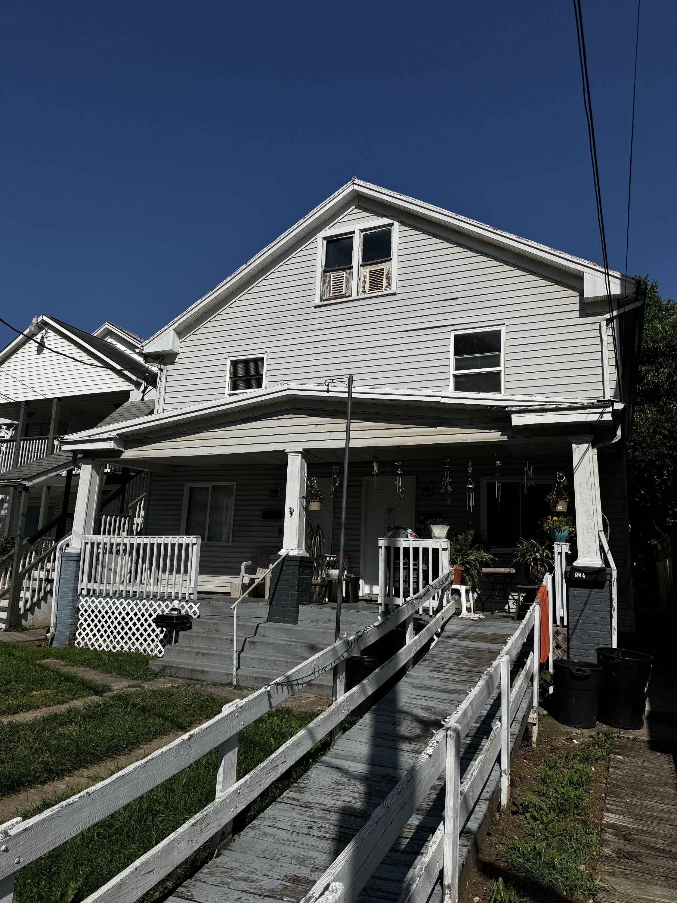 321 1/2 Porter Ave