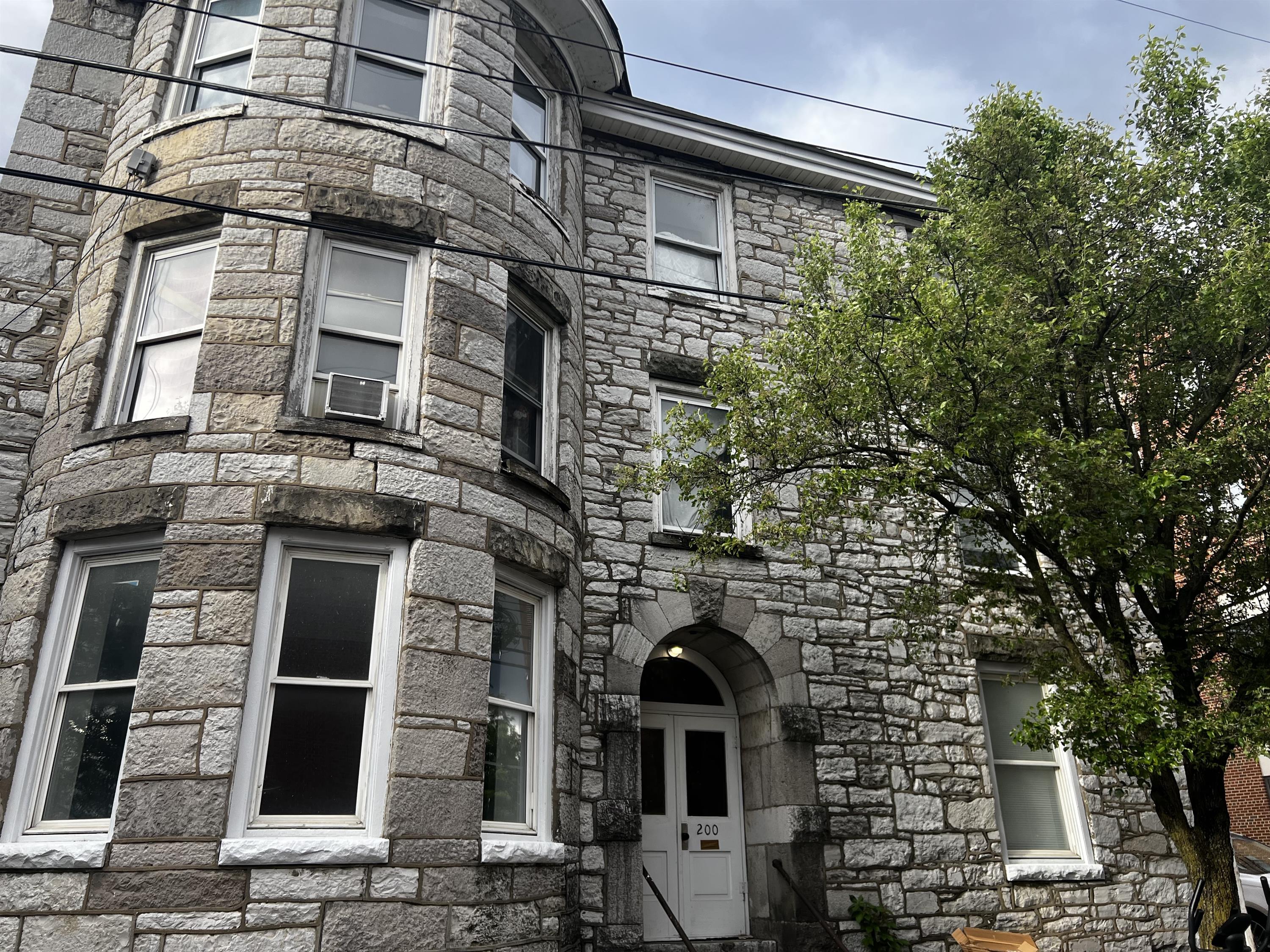 200 East King Street - 4